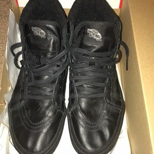 Men’s black on black Vans